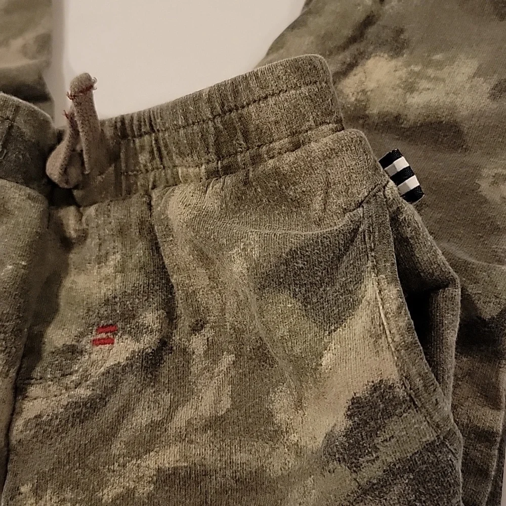 Splendid Camo Size 18-24 joggers Adorable Baby Sweatpants
